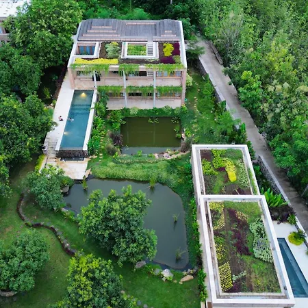 The Sinaba Orchard'S Pondhouse Villa
